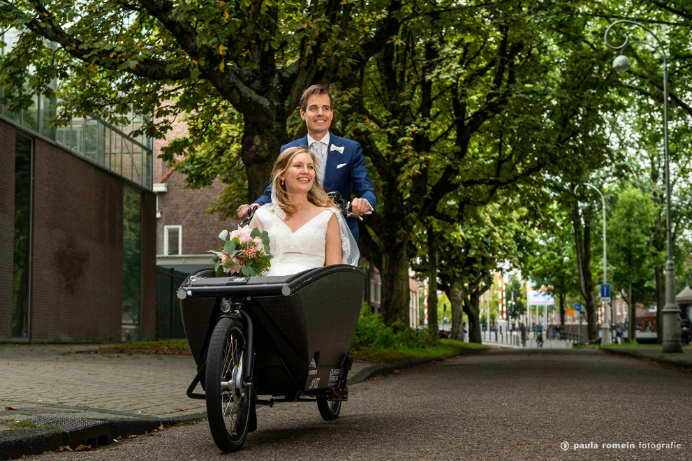 bruidspaar, trouwen, fotograaf, trouwfotograaf, Amsterdam, bruid, bruidegom, bakfiets