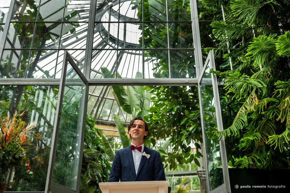 bruidspaar, trouwen, fotograaf, trouwfotograaf, Amsterdam, bruid, bruidegom, Hortus Botanicus , trouwceremonie