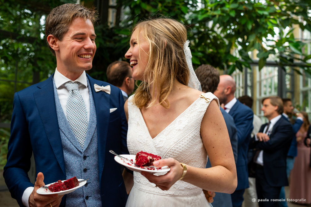 bruidspaar, trouwen, fotograaf, trouwfotograaf, Amsterdam, bruid, bruidegom, Hortus Botanicus, trouwreceptie, bruidstaart