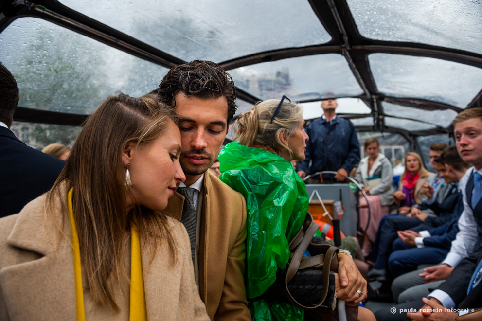 bruidspaar, trouwen, fotograaf, trouwfotograaf, Amsterdam, bruid, bruidegom, varen, boot