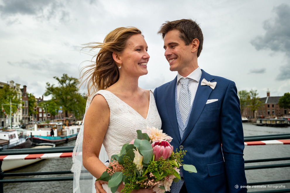 bruidspaar, trouwen, fotograaf, trouwfotograaf, Amsterdam, bruid, bruidegom, fotoshoot, Magere Brug