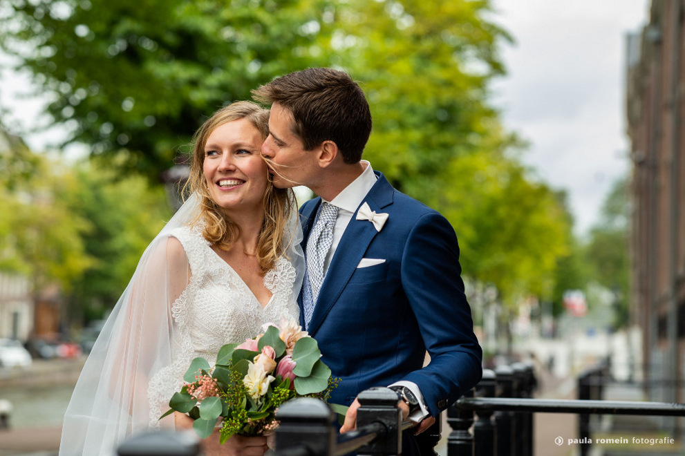 bruidspaar, trouwen, fotograaf, trouwfotograaf, Amsterdam, bruid, bruidegom, kus